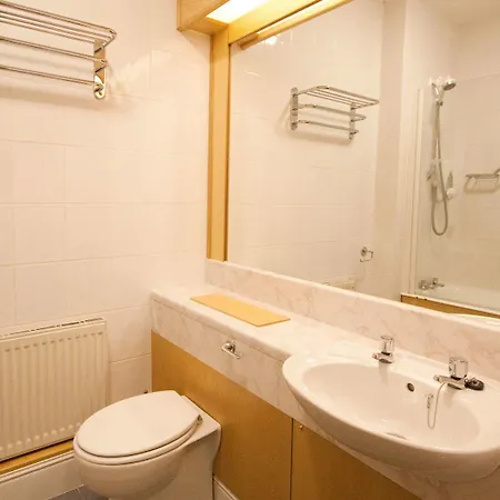 Dublin Airport Manor By Thekeycollections Bed & Breakfast 3*